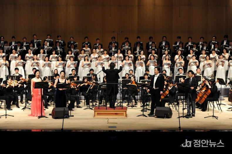 2011년 12월 칸타타 한강 초연의 모습 (세종문화회관대극장)