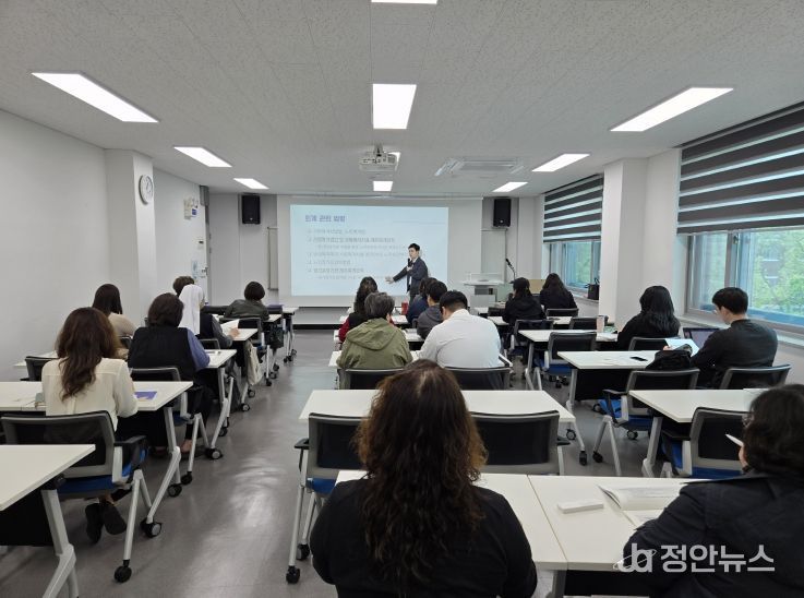 화성특례시가 17일 관내 장기요양기관 재무회계 담당자를 대상으로 재무회계 교육을 운영했다.