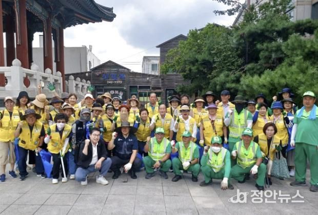 수원시 팔달구 행궁동 통장협의회, 장마철 피해복구 위한 대청소 실시