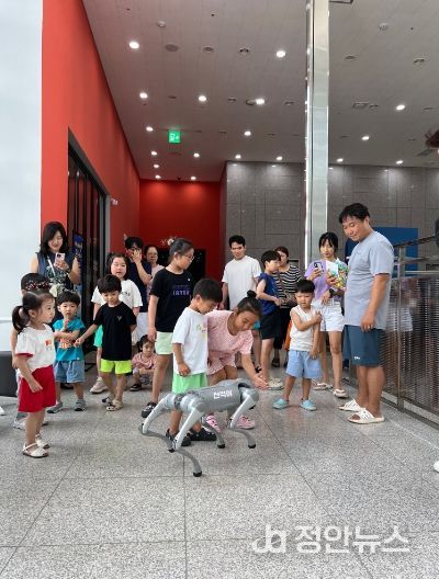 안산산업역사박물관,“로봇 개‘산박이’와 함께 전시회 산책해요”