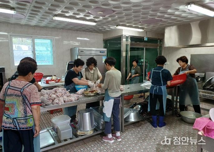 창전부녀민원봉사대 ‘사랑의 삼계탕 나누기’ 행사 가져