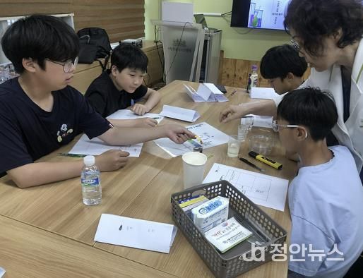 청소년 유해물질 안전지킴이 양성교육 진행 모습