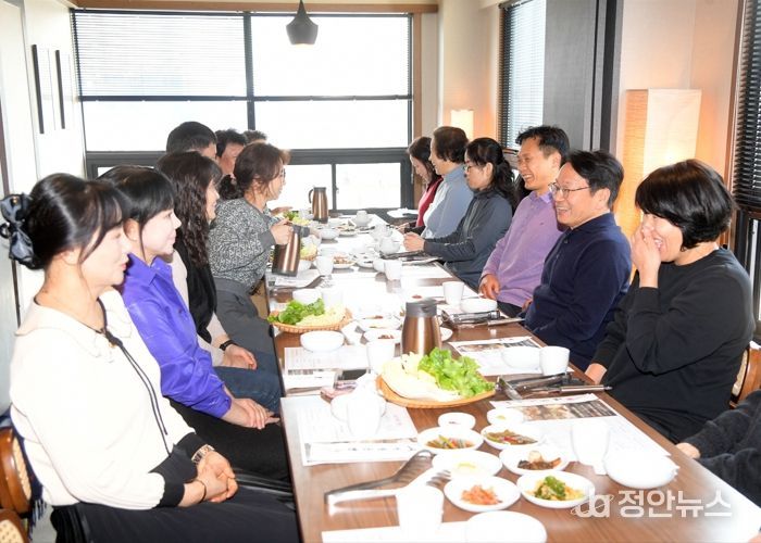 강기정 광주광역시장, 구내식당 직원들과 인근 식당서 오찬