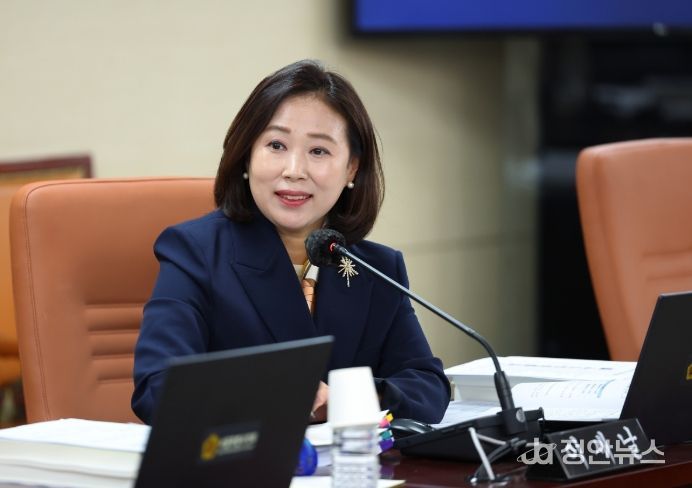 질의하는 이새날 의원