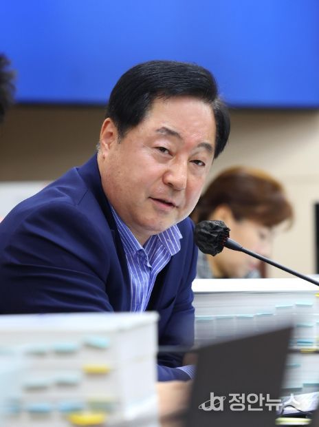 발언 중인 박석 의원