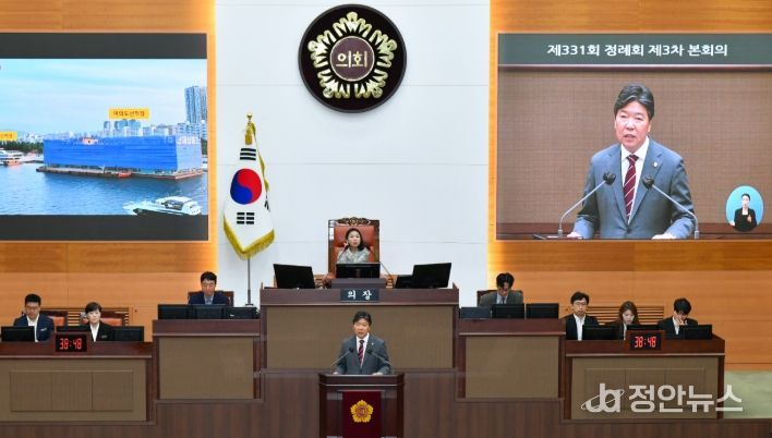 도문열 의원이 시정질문을 하고 있다.