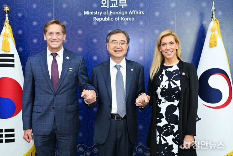 조현 장관, 미국 하원의원단 면담