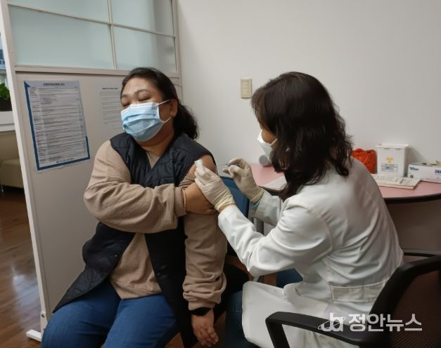 65세 이상 어르신 ‘코로나19 무료예방접종’ 실시