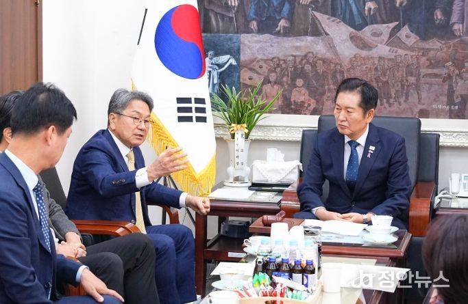 광주미래산업 비상회의 대표단, 민주당 방문