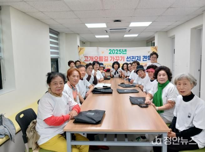 실크스크린 체험 후 대티까치마을 주민 단체사진