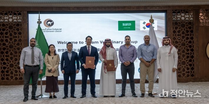 2025.10.24. ㈜코쿤-SVG MOU체결 / 사우디아라비아-좌측부터 SVG Executive Office Manager, Ahmad Nagm / ㈜코쿤 이혜존 박사 / ㈜코쿤 송제민 기술이사 / ㈜코쿤 양희재 대표이사 / SVG CEO, Saleh Bin Abdulazia Al Tuaijri / SVG Central Labs Manager, Ahmad Anwar / SVG Project Director, Eng. Hossan