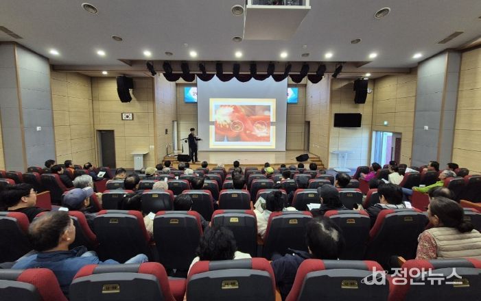 익산시, 토마토뿔나방 선재 대응…교육·자재 지원