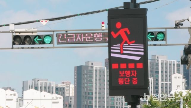 1. 천안역사거리와 터미널사거리에서 실증 운용 중인 ‘예지형 보행자 안전 인공지능 서비스’