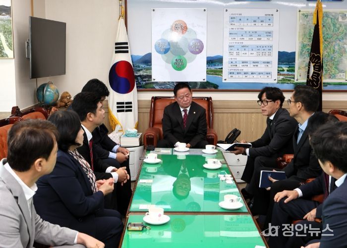 가평군의회, 국민연금공단 춘천지사와 가평상담센터 폐지 관련 면담 가져