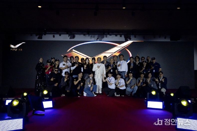 앤디박 의장과 주최인 그랜디엔터테인먼트외 전 스텝진 사진촬영