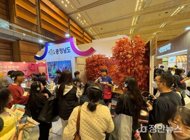 천안시는 7일부터 9일까지 서울 코엑스 D홀에서 열리는 ‘트래블쇼 2025’에 참가해 ‘2025~2026 충남방문의 해’와 ‘천안방문의 해’를 맞아 다양한 관광 홍보 활동을 펼친다.