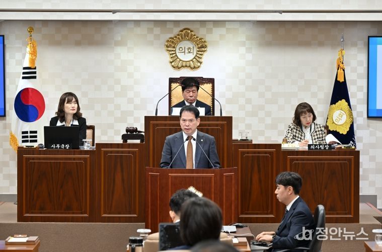 제290회 정례회 제1차 본회의에서 김성군 의원 5분 자유발언 모습