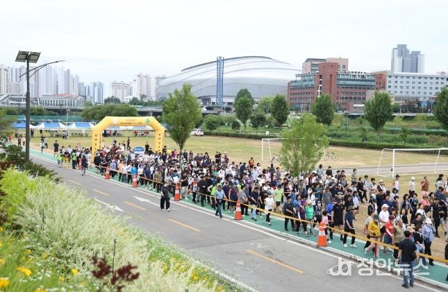 올해 열린 구로 탄소제로 걷기 행사가 진행되는 모습