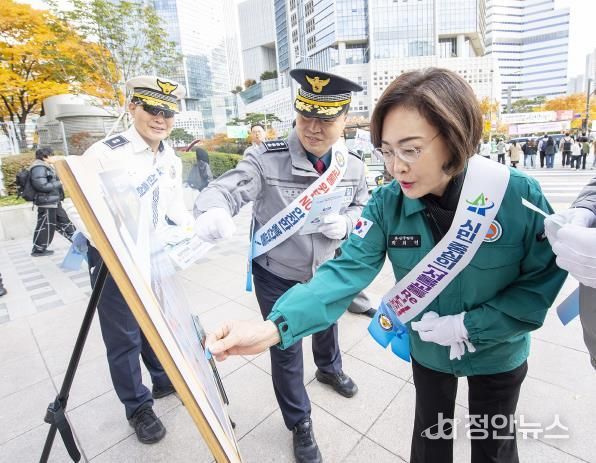 박희영 용산구청장, 교통법규 위반 근절 캠페인 동참