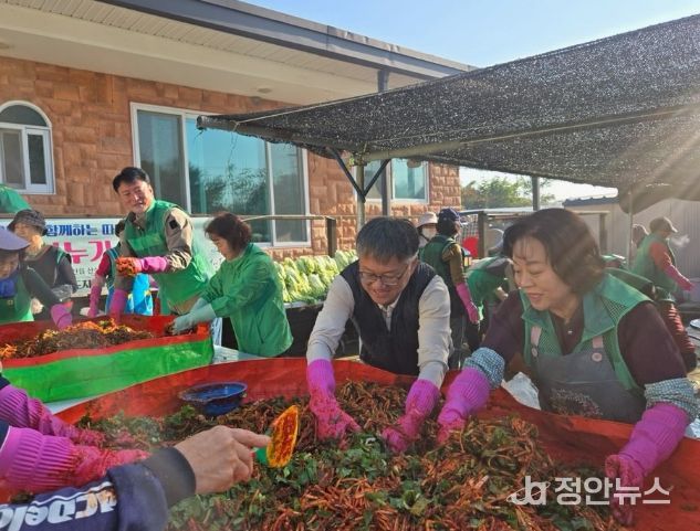 진천군 덕산읍 새마을 남녀지도자협의회, 사랑의 김장 나누기 실시