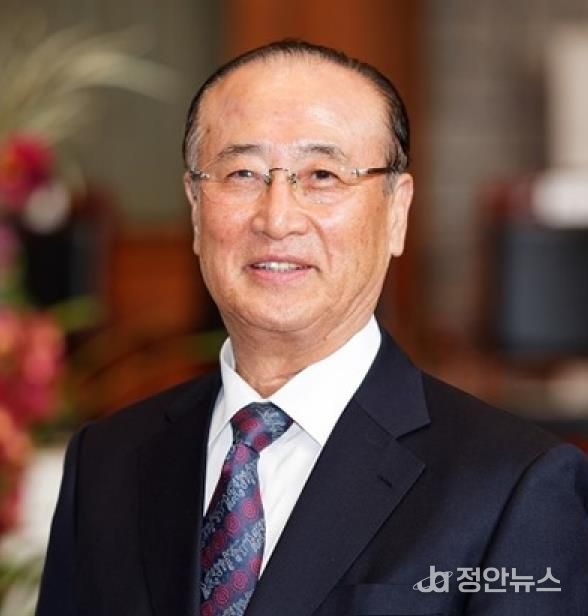 제31회 서산시 시민대상을 받는 이융조 한국선사문화연구원 이사장