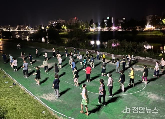 야외 신체활동 ‘음악을 품은 달밤 체조’ 참여자 만족감 속 마무리