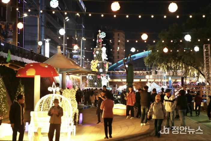 지난해 2024 관악별빛산책이 개최된 별빛내린천 전경