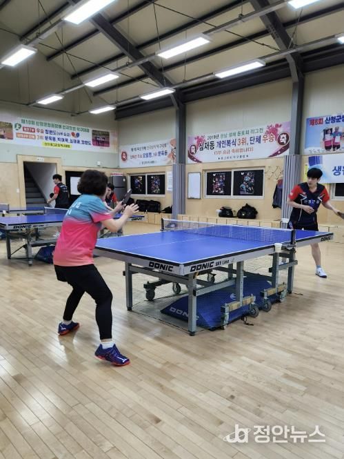 산청군청 탁구단, 재능기부 나서