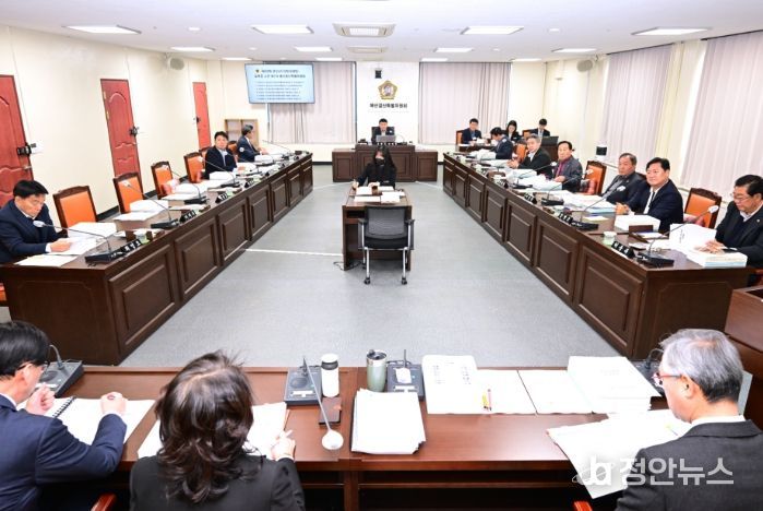 경남도의회 교육청 예결특위, 재정 어려움 속 2차 추경안 심사 완료