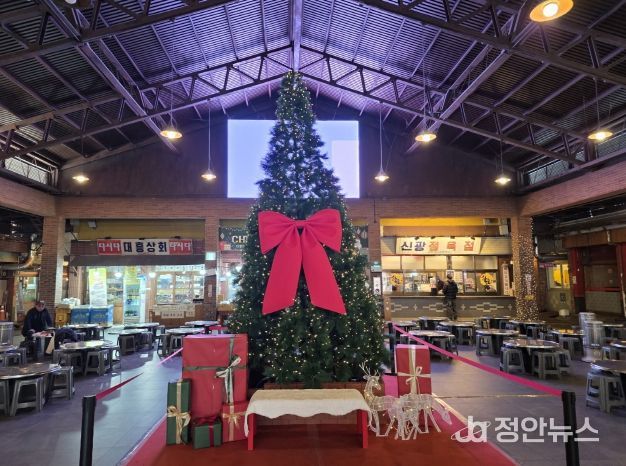 예산상설시장 크리스마스 트리