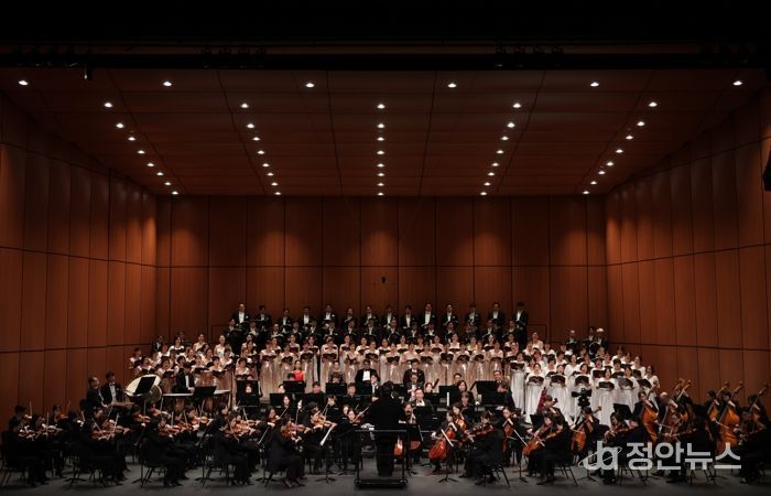 당진문화재단·당진시충남합창단이 함께하는 '2025 송년음악회' 성료