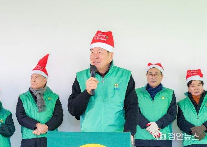 30일 ‘강남구 새마을회 따뜻한 겨울나눔’에서 이호귀 의장이 축사를 하고 있다.