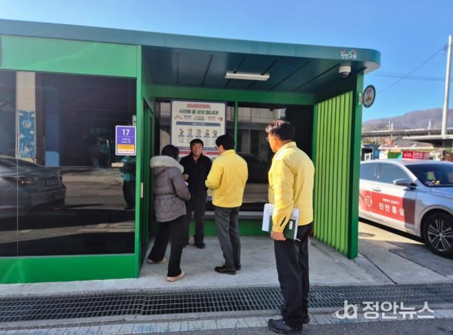 진안군, 한파 대비 현장 행정 추진(스마트승강장)