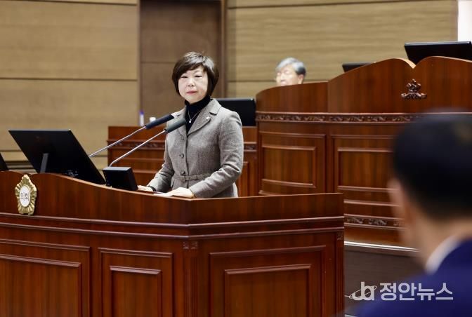 천안시의회 김길자 의원, 시정질문 통해 시장 궐위 속 천안시민프로축구단 단장 신규 임명 강행 ‘질타’