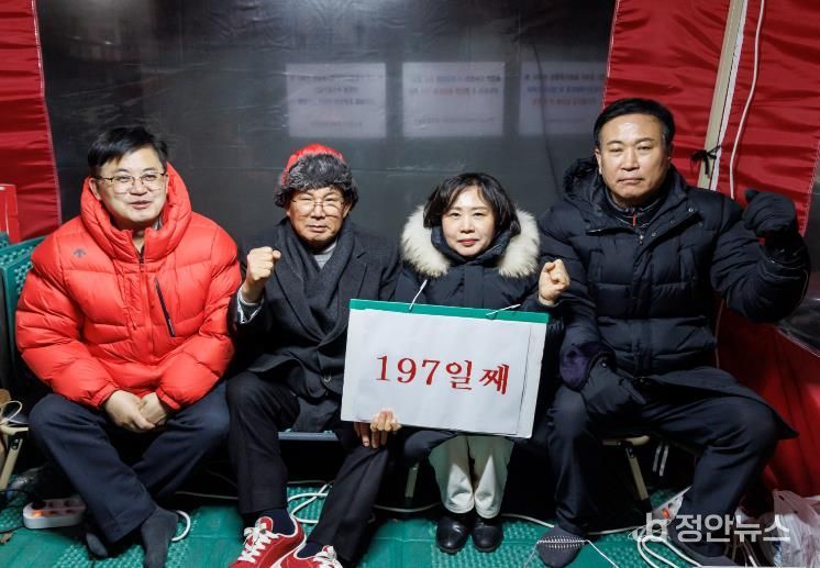 소각장반대투쟁을 이어가고 있는 마포주민지원협의체 주민감시단의 노고를 격려하는 박강수 마포구청장