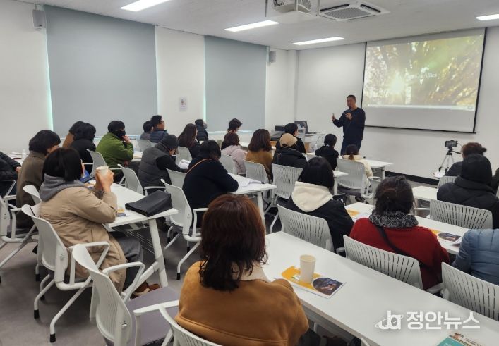 거제시 김하연 작가, 길고양이 인식개선 강연