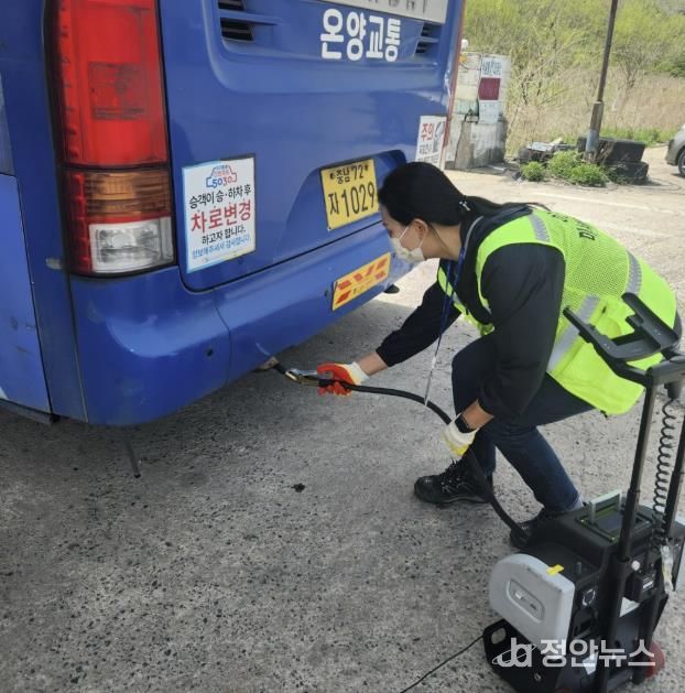 대기오염 불법배출 감시원들의 점검 활동 사진