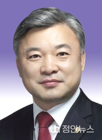 권광택 경상북도의회 행정보건복지위원회 위원장