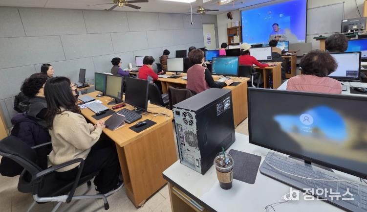 충주열린학교, 지역 시니어와 함께하는 디지털 문해교육 개강