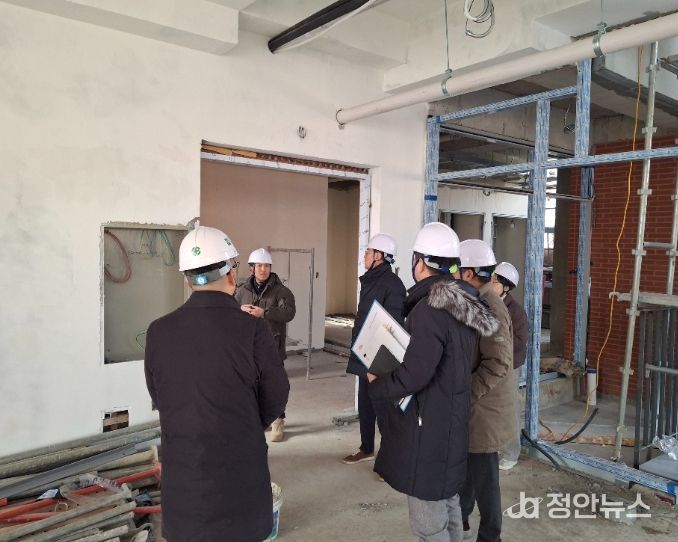 이경열 천안시 도시주택국장은 지난 4일 동남구 신부동과 원성동 일원의 오룡지구 주요 사업장을 방문해 안전관리 실태와 공정 추진 현황을 점검했다