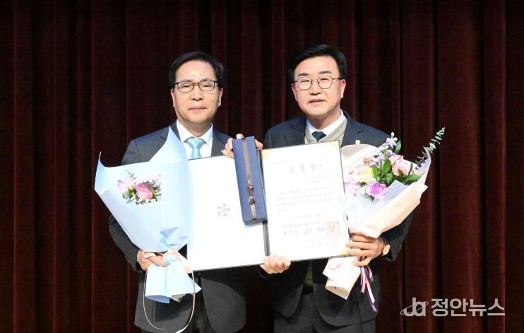 유의식 의장, ‘민주평통 의장(대통령) 표창’ 수상