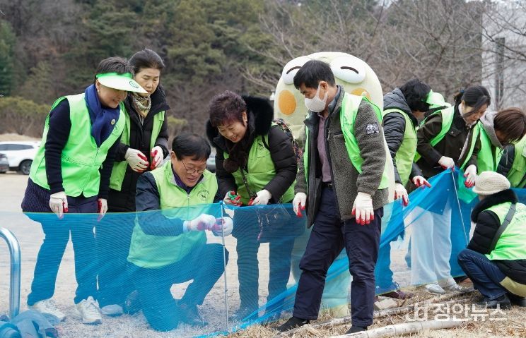 폐보도블록 재활용 사례 중 텃밭 통행로 조성