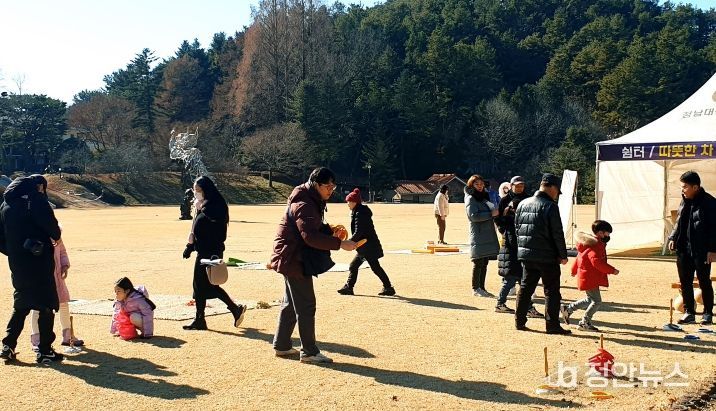 윷놀이·투호·연날리기 등 민속놀이 체험장도 운영