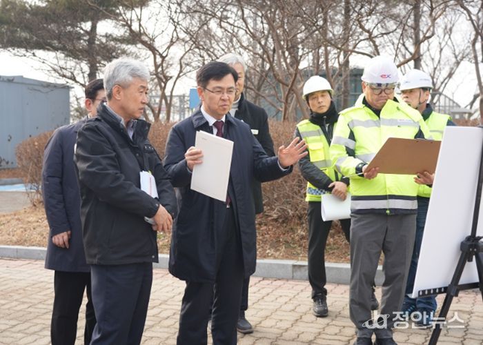 신필승 서산시 부시장이 지난 5일 고속도로 톨게이트 특성화 사업이 진행되고 있는 해미면 일원을 방문한 모습