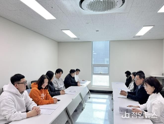 예산 1100년 기념관 수영장 직원 안전·친절교육 실시 모습