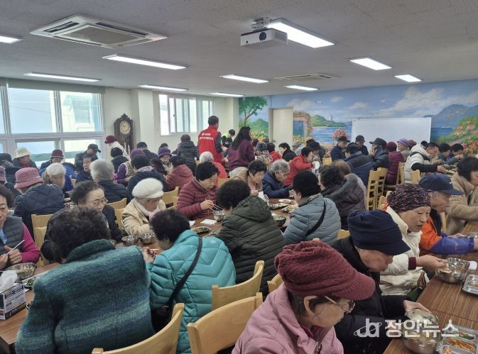 무료급식 현장에서 ‘보이스피싱 예방, 치매검사’통합 캠페인