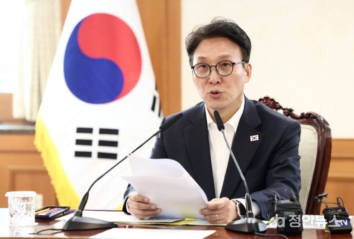 김민석 국무총리가 10일 세종대로 정부서울청사에서 열린 국고보조금 부정수급 근절을 위한 관계장관회의를 주재하고 있다.