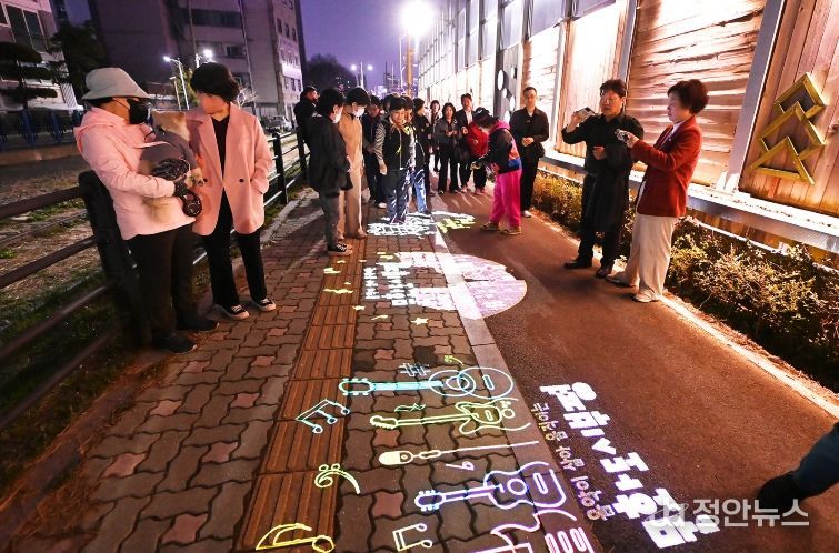 부평구, ‘산곡2동 철길정원 야간경관 조성’ 점등 행사 개최