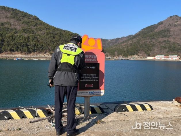 사천해경이 연안 안전사고 위험예보제 관심 발령에 따라 해양 안전 사고 예방을 위해 항포구 순찰 중인 모습